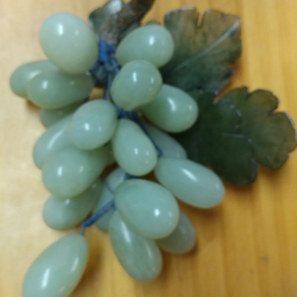 Vintage Jade Grape Cluster (d)